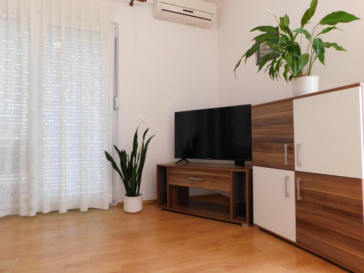 Apartmani Salus Pag Town Exterior foto