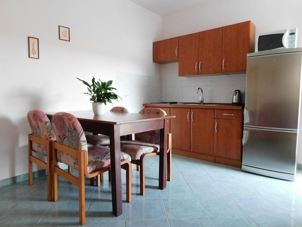 Apartmani Salus Pag Town Exterior foto