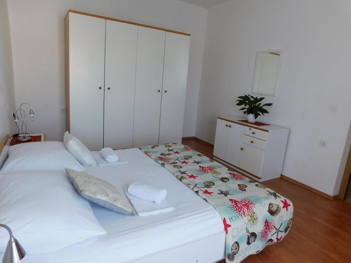 Apartmani Salus Pag Town Exterior foto