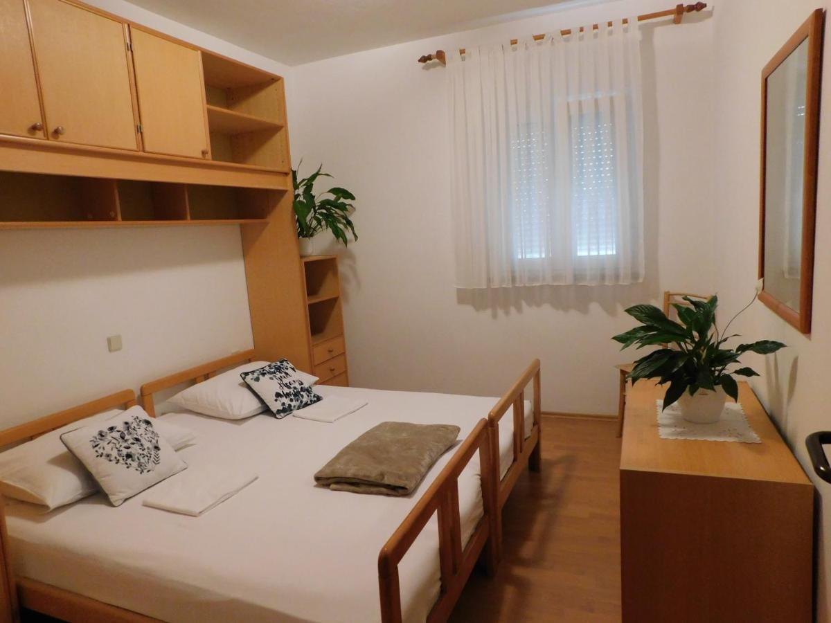 Apartmani Salus Pag Town Exterior foto