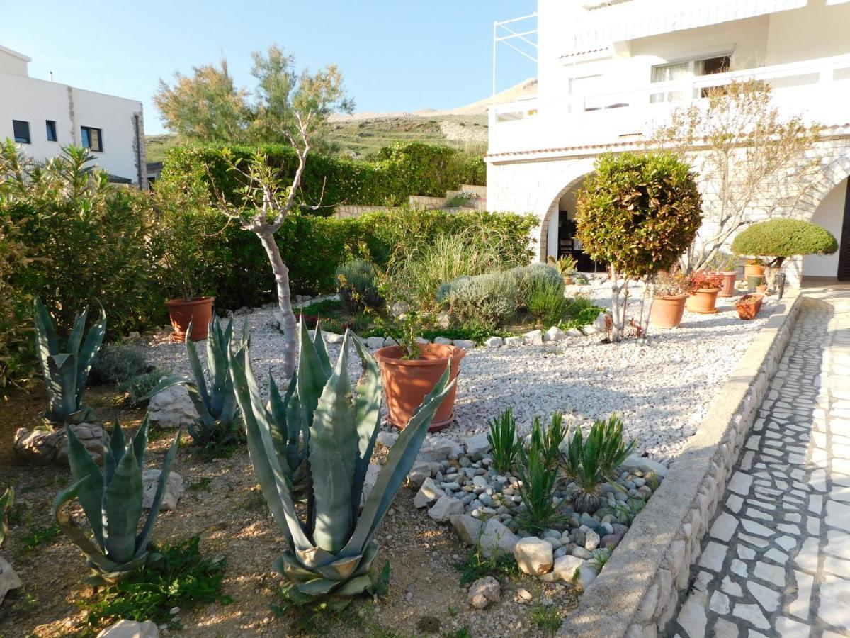 Apartmani Salus Pag Town Exterior foto