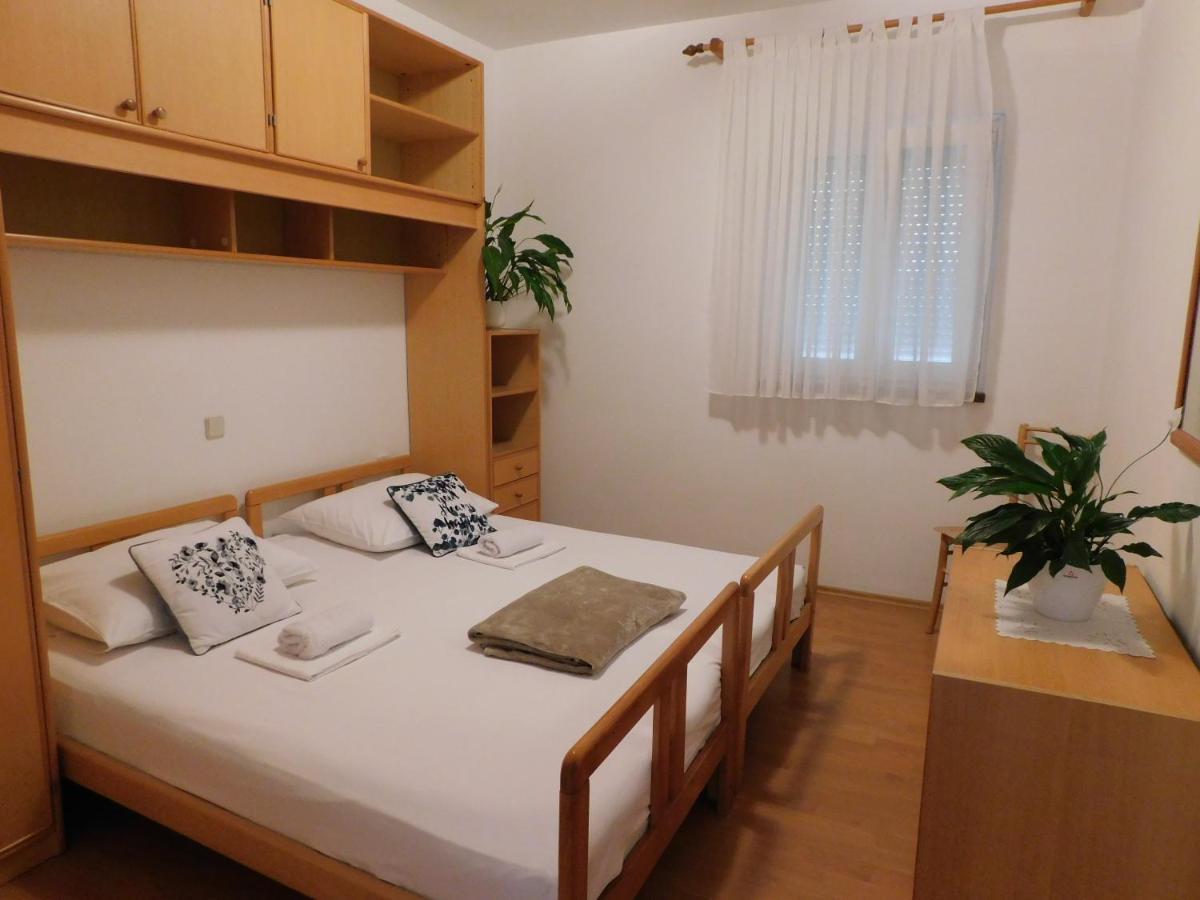 Apartmani Salus Pag Town Exterior foto