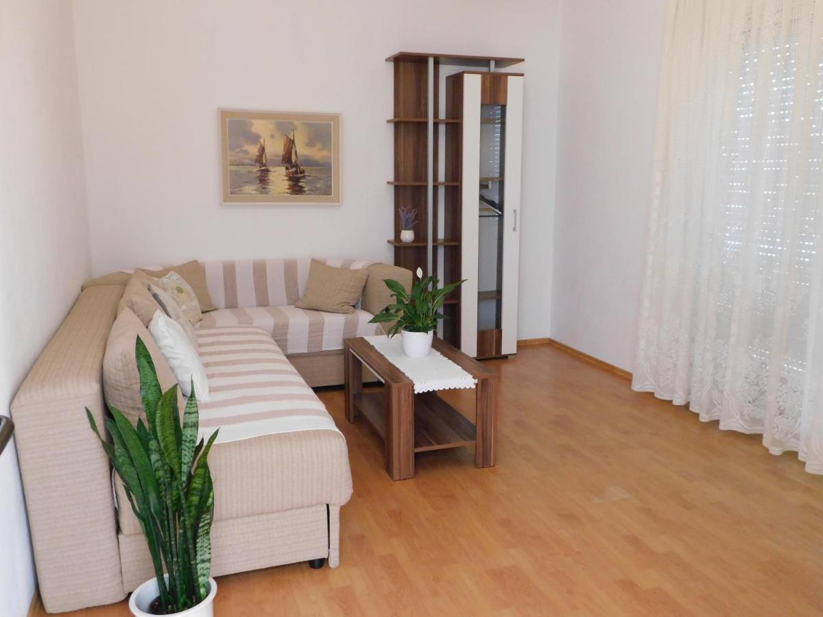 Apartmani Salus Pag Town Exterior foto