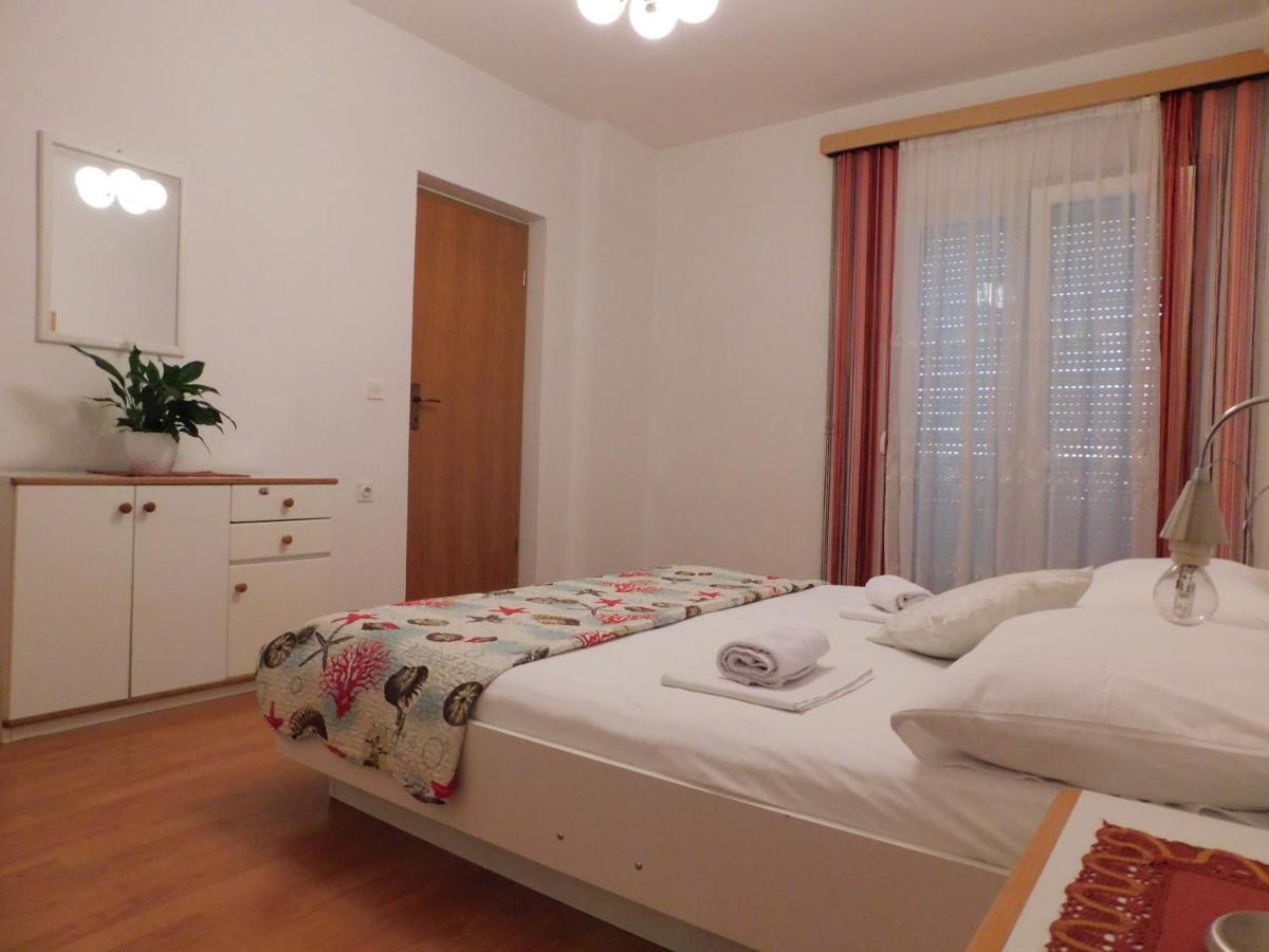 Apartmani Salus Pag Town Exterior foto