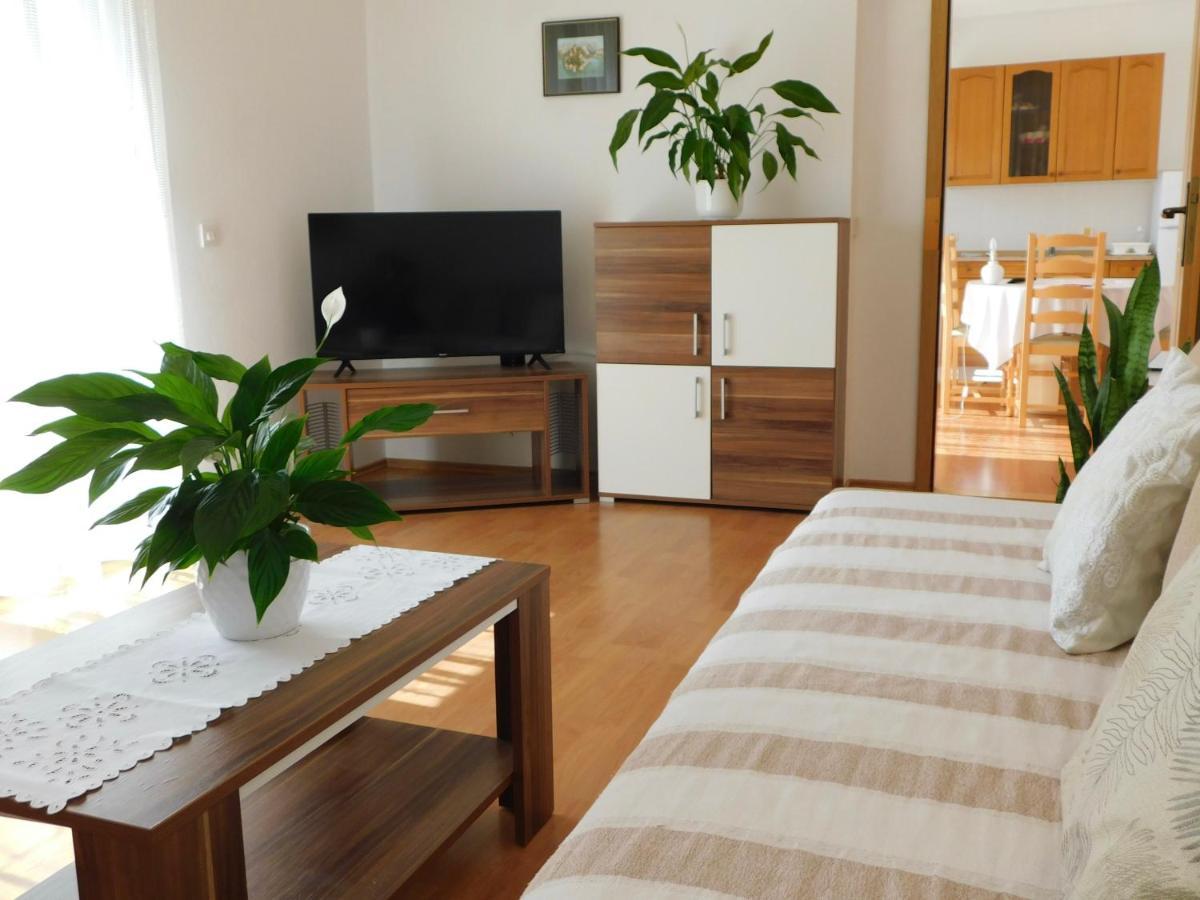Apartmani Salus Pag Town Exterior foto
