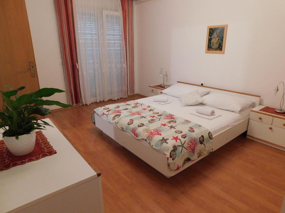Apartmani Salus Pag Town Exterior foto