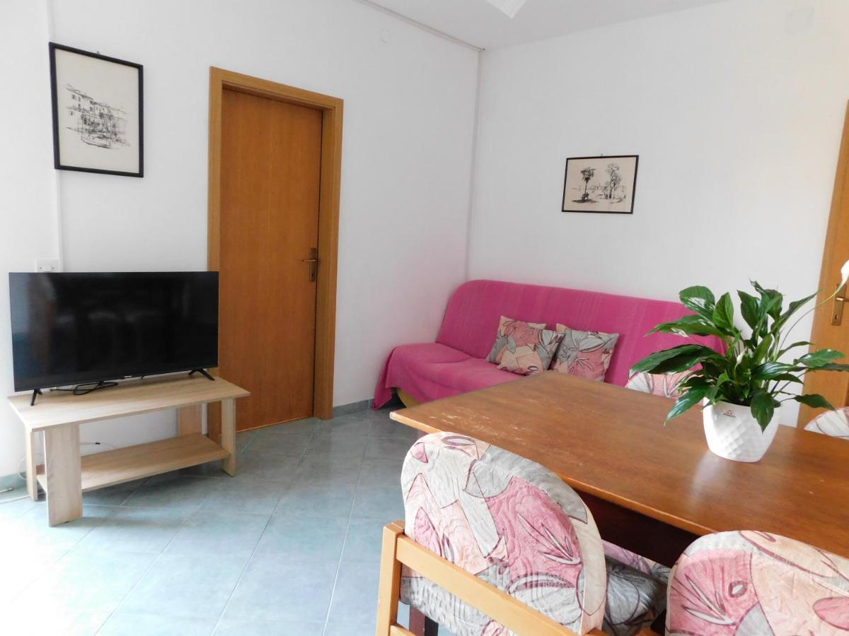 Apartmani Salus Pag Town Exterior foto