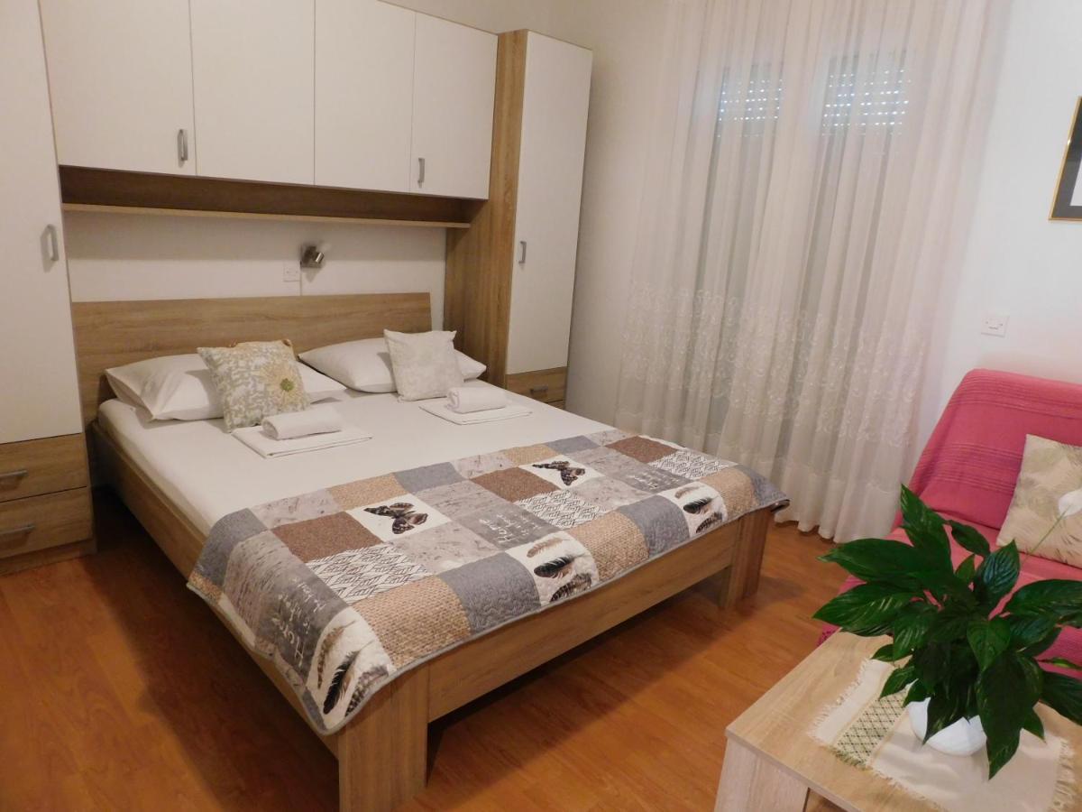 Apartmani Salus Pag Town Exterior foto