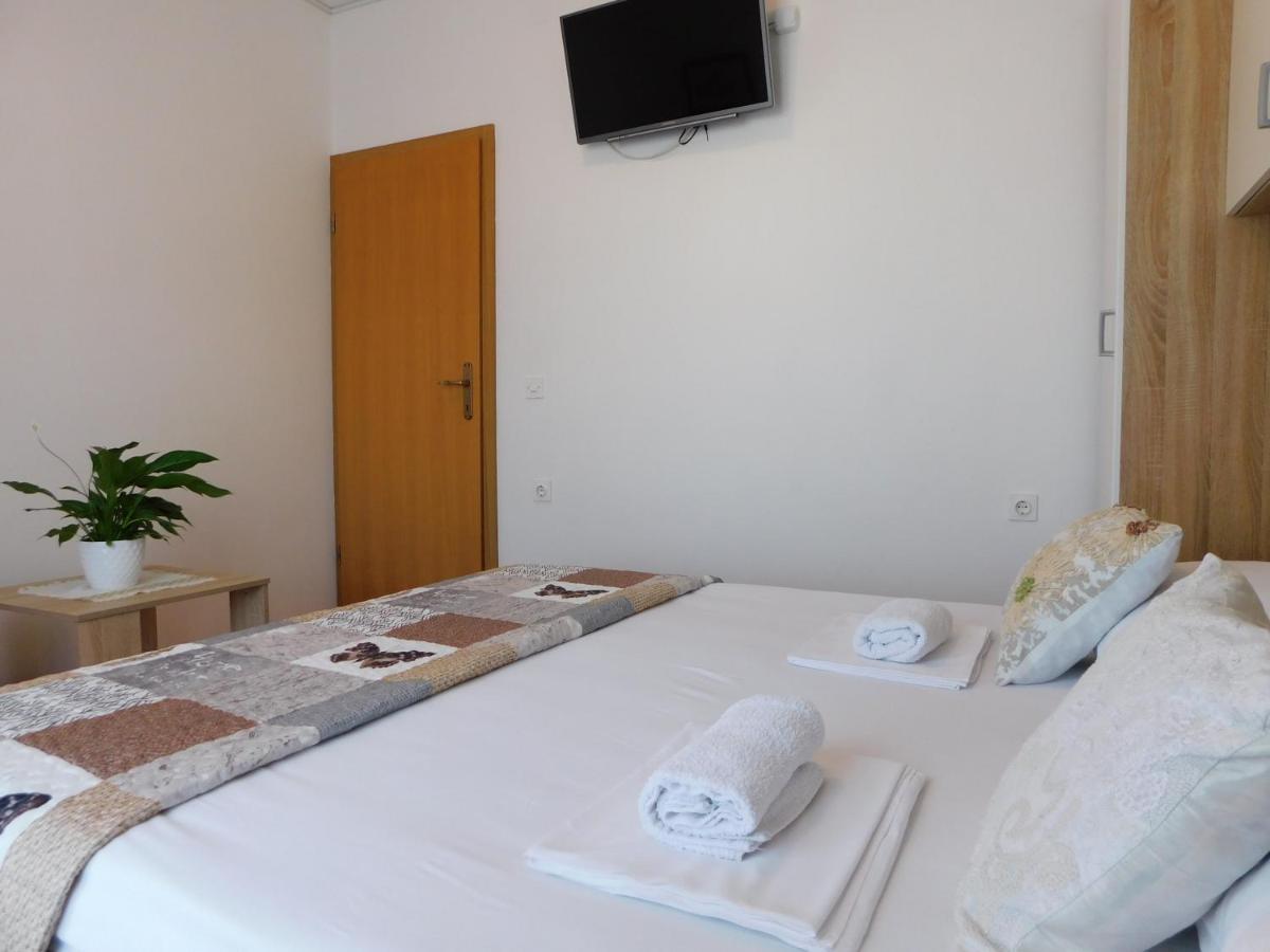 Apartmani Salus Pag Town Exterior foto