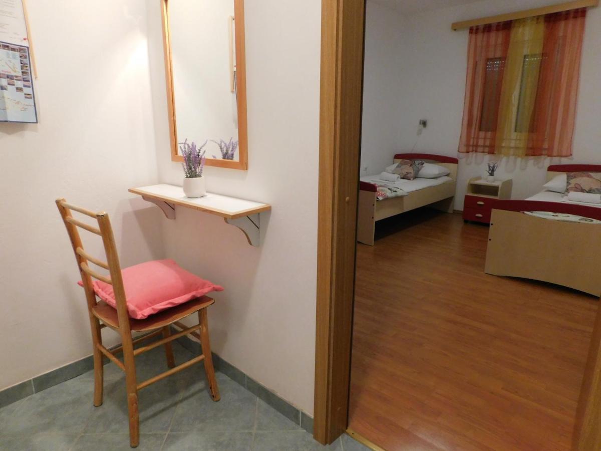 Apartmani Salus Pag Town Exterior foto