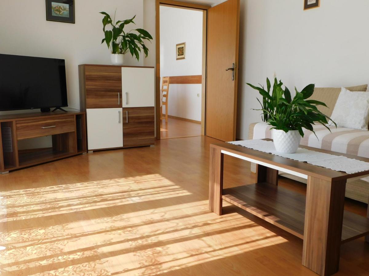 Apartmani Salus Pag Town Exterior foto
