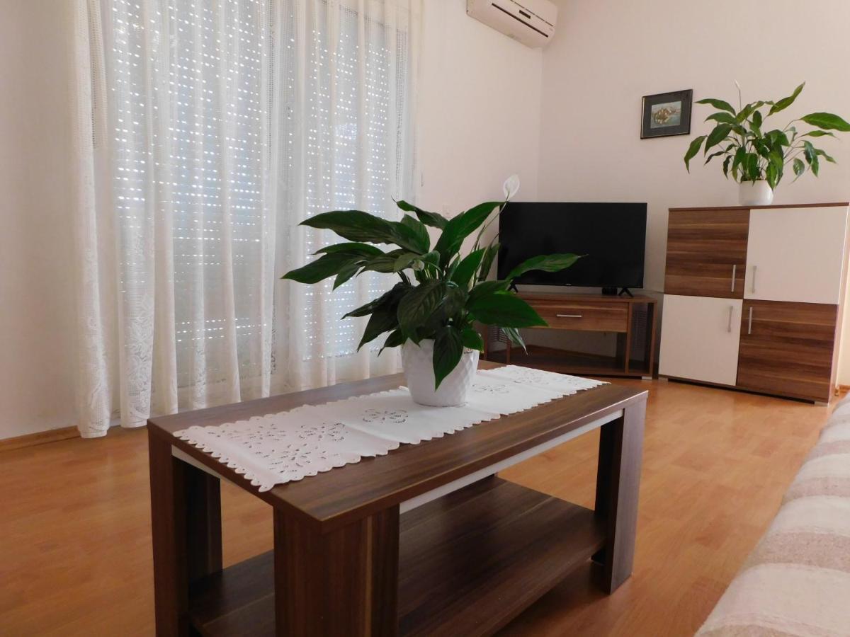 Apartmani Salus Pag Town Exterior foto