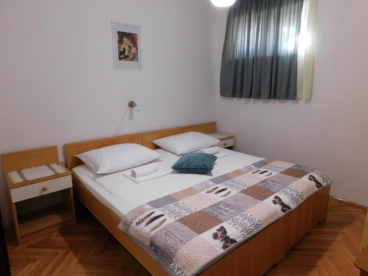 Apartmani Salus Pag Town Exterior foto