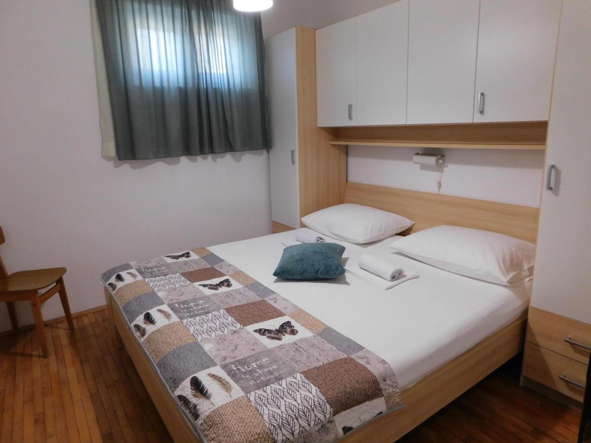 Apartmani Salus Pag Town Exterior foto