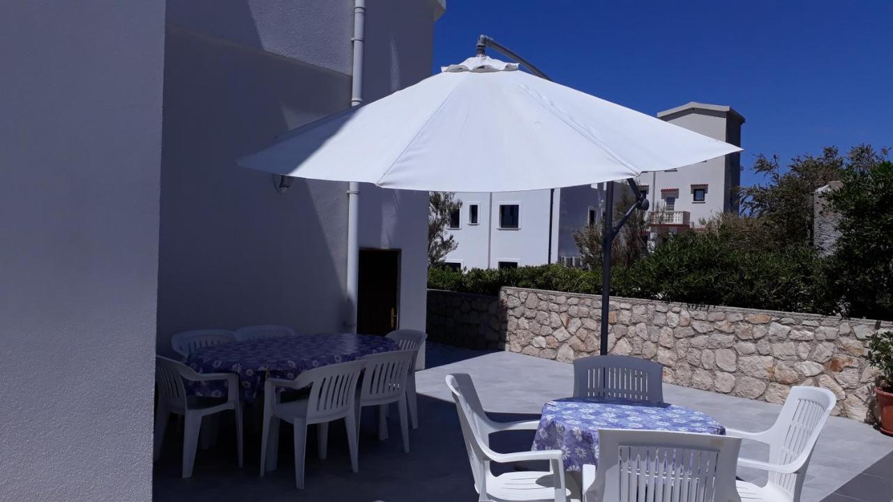 Apartmani Salus Pag Town Exterior foto
