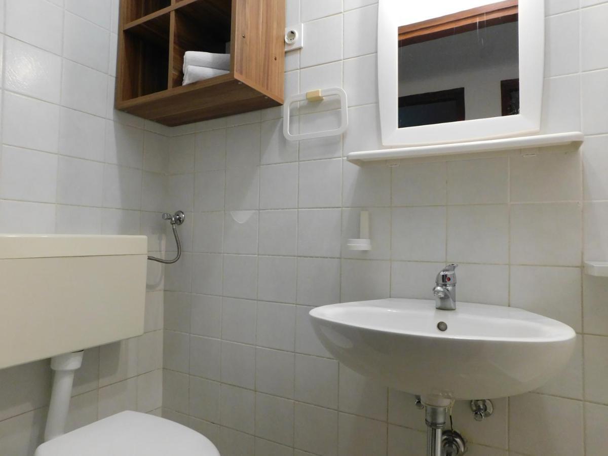 Apartmani Salus Pag Town Exterior foto